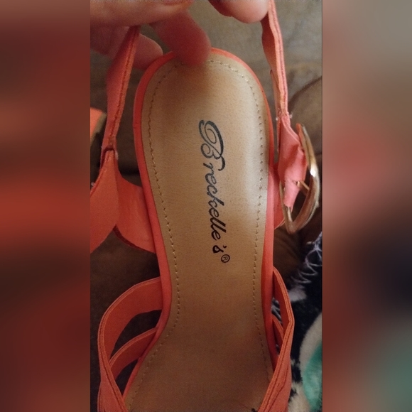 Breckelle's wedge heel sandals - Picture 4 of 4